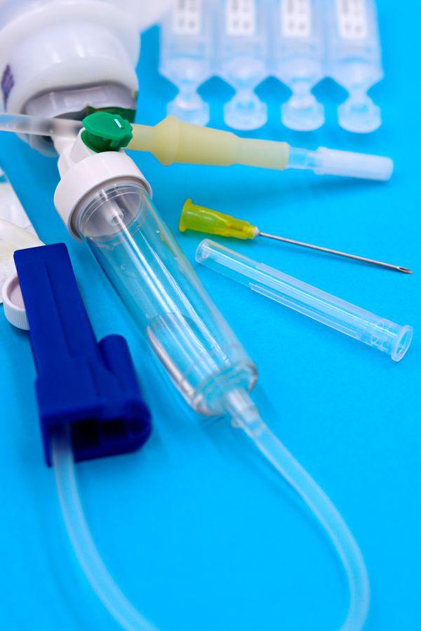 Syringes and needles arranged on a hospital tray